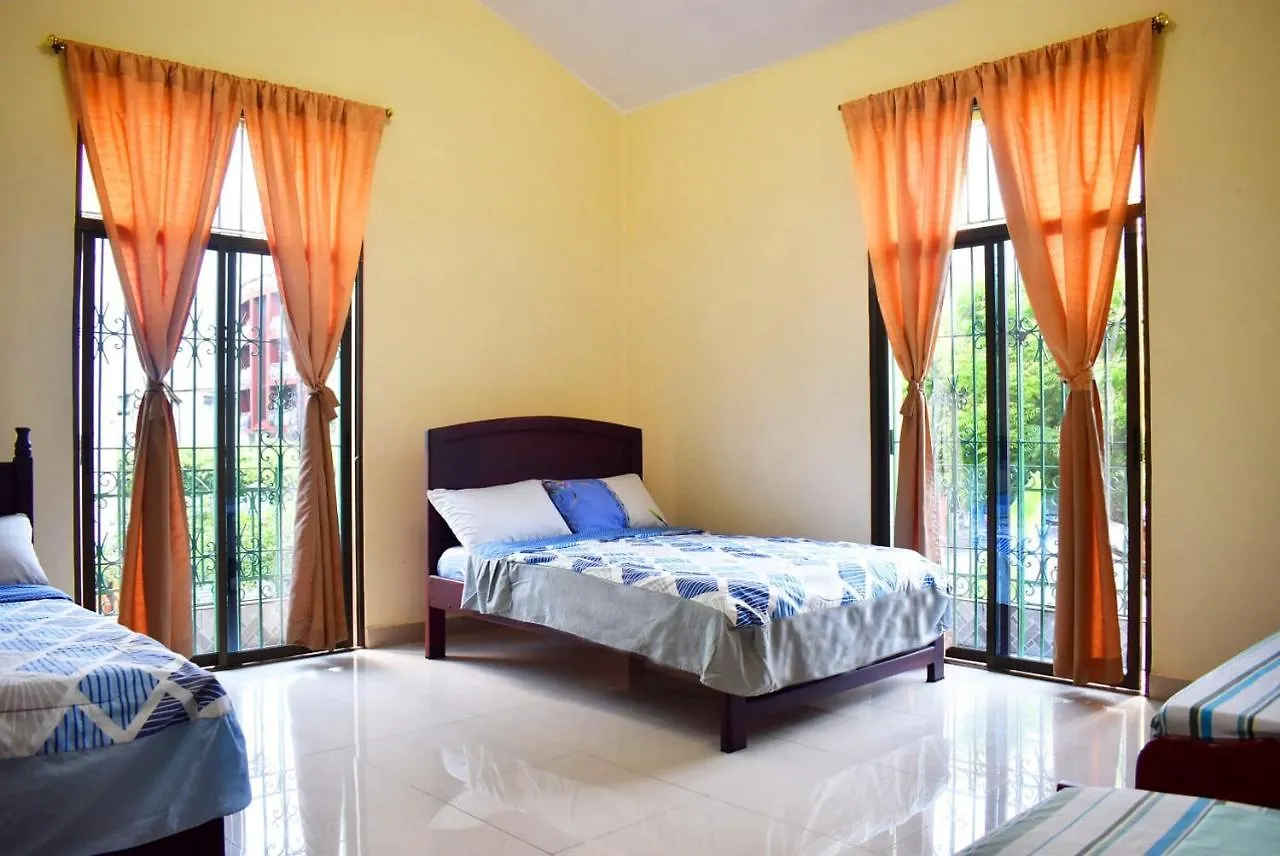 Hostal Londres Guayaquil Hotel